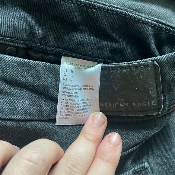American Eagle Size 16 Black Stretch High Waisted Denim Jean Shorts - Picture 4 of 4